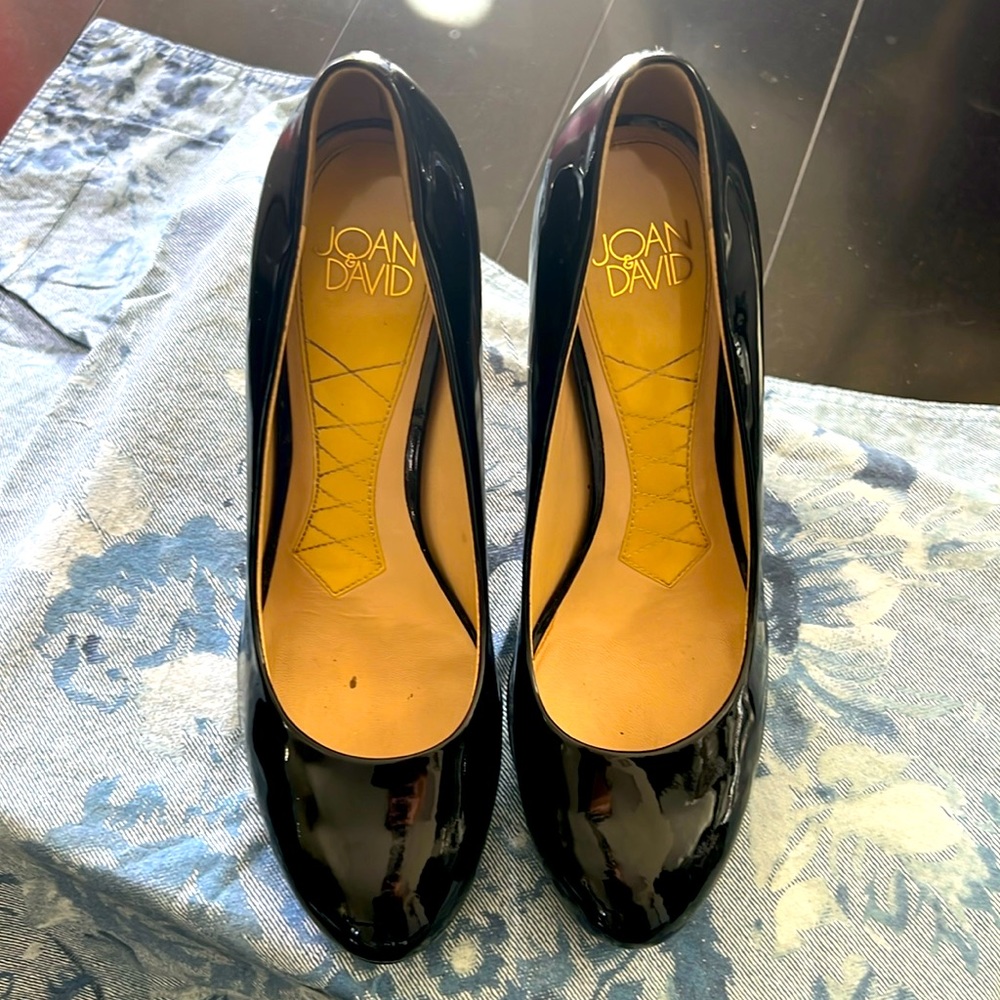 Joan & David patent platform heel